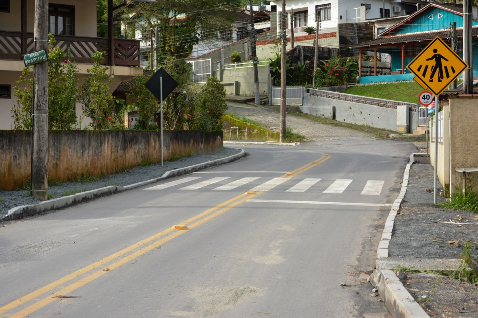 Prefeitura conclui pavimentação asfáltica da Rua Irapuru