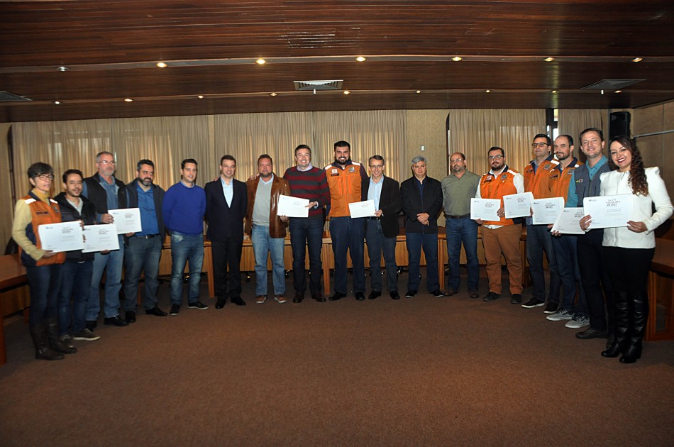 Certificação da ONU é entregue para integrantes do Gides em Blumenau