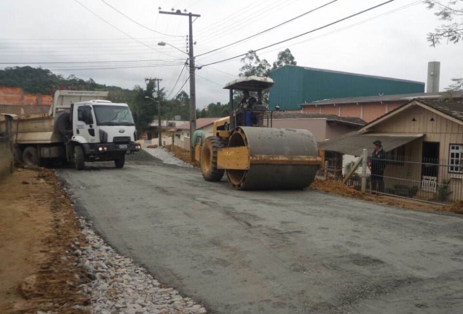 Obras na Rua Frederico Bohringer se concentram na etapa de drenagem