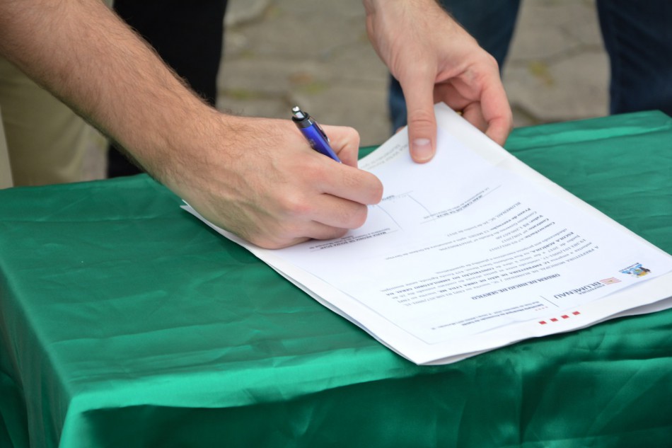 Prefeito assina contrato para construção do novo AG da Escola Agrícola