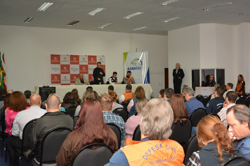 Gestores participam da abertura do Simpósio Municipal de Defesa Civil
