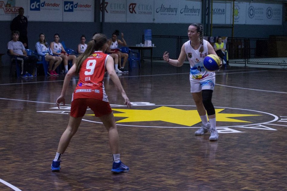 Basquete de Blumenau lidera as duas categorias no Campeonato Catarinense