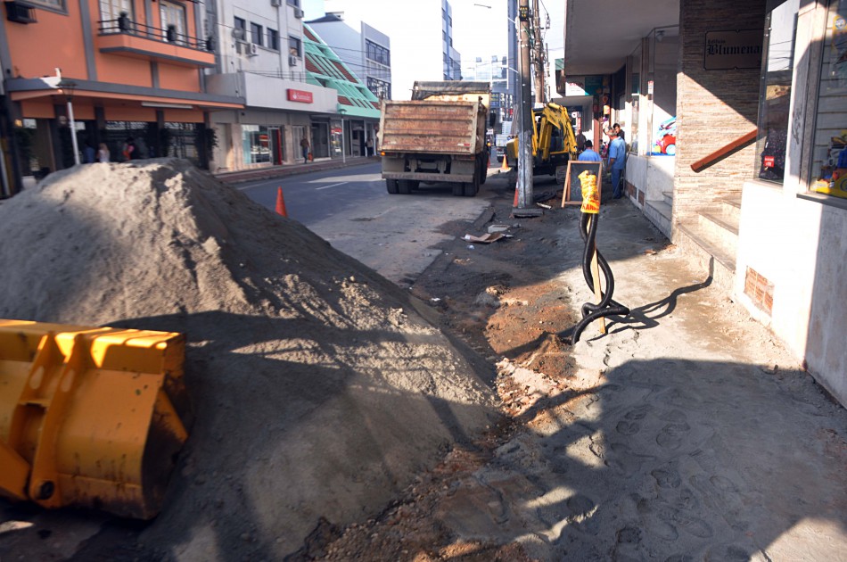 Samae inicia expansão de rede em trecho da Rua Nereu Ramos