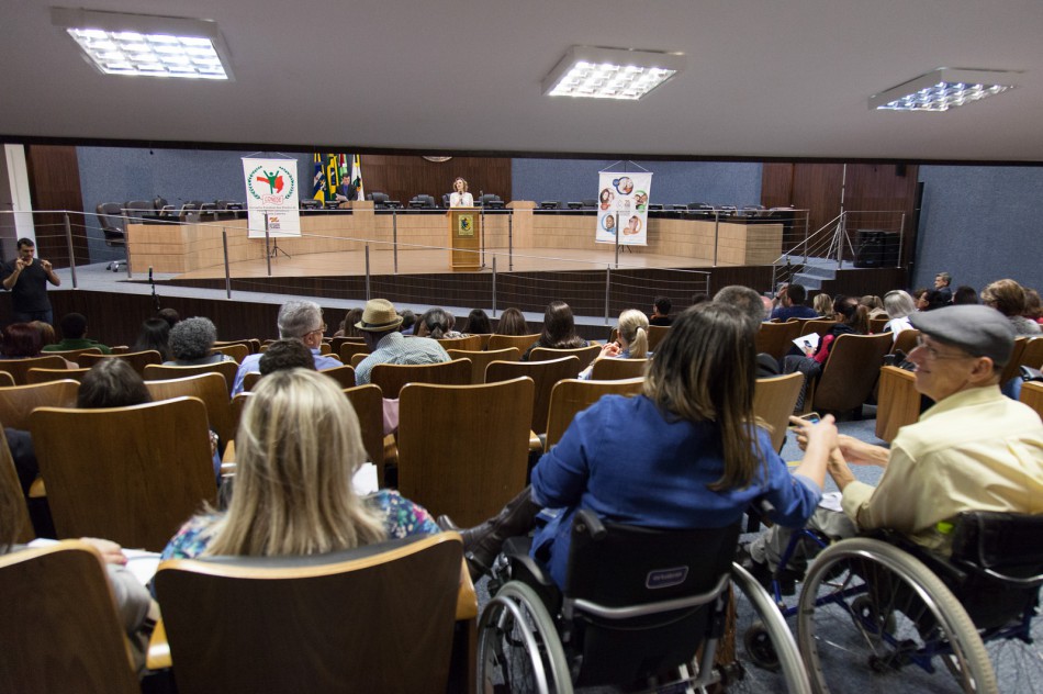 Comped participa de encontro estadual de conselhos