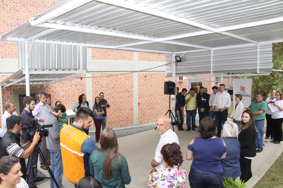 Prefeito entrega nova base do Samu na região Sul de Blumenau