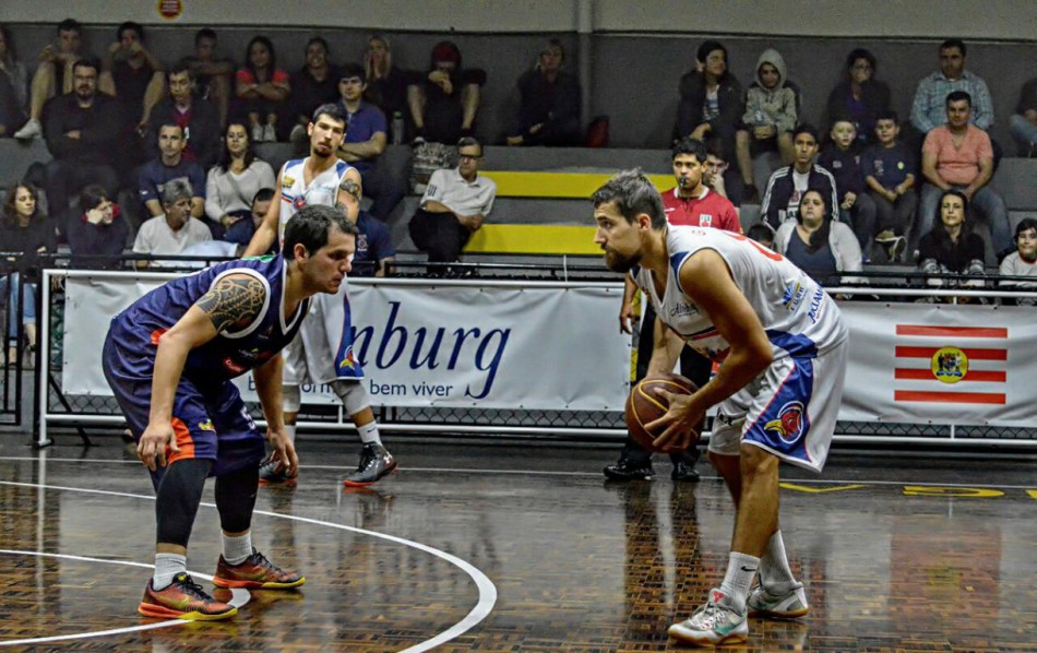 Basquete masculino recebe Rio do Sul pelo Catarinense nesta quinta-feira, dia 31