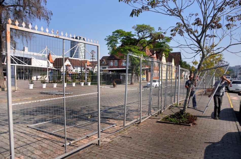 Trecho da Rua Alberto Stein ficará fechado para montagem de estrutura para Oktober