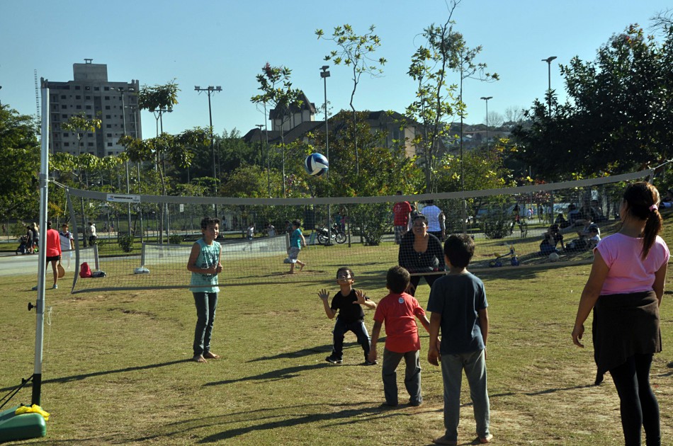 Programa Iniciação Esportiva promove atividades no Parque Ramiro