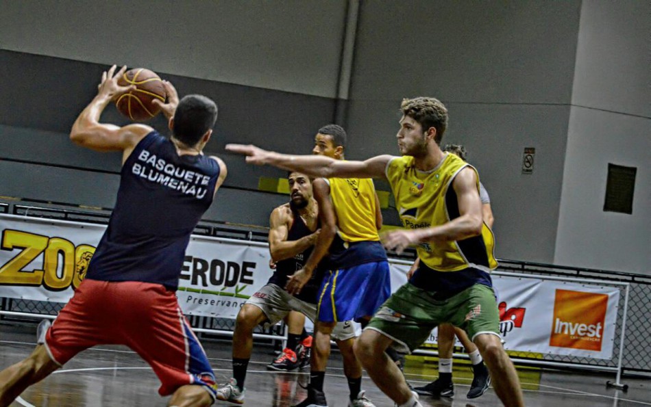 Basquete masculino pode confirmar vaga na semifinal do Catarinense