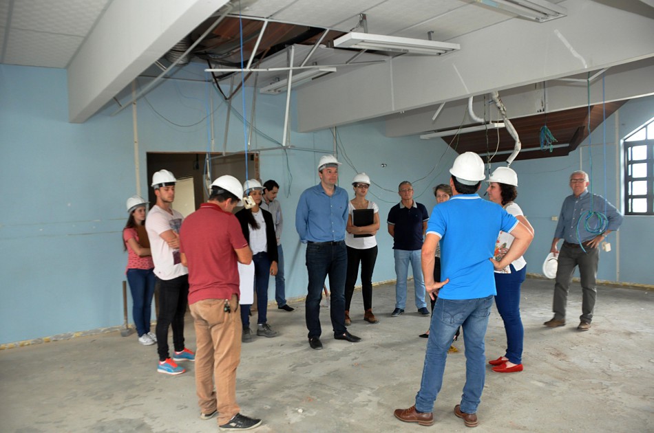 Prefeito vistoria obras do novo AG da Escola Agrícola e da Policlínica