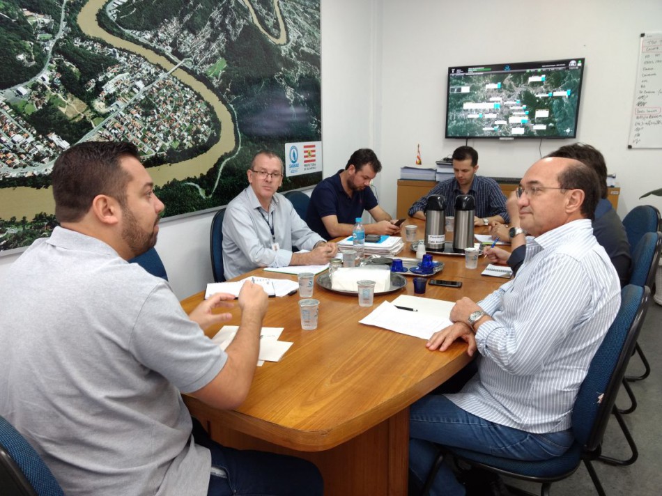 Modelo de gestão do lixo de Blumenau é tema de encontro com Jaraguá