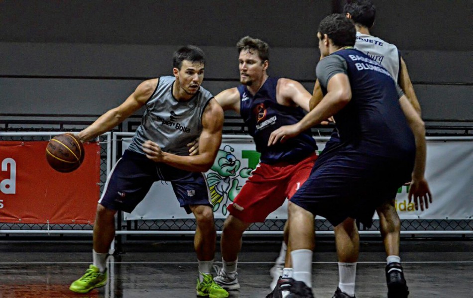 Basquete masculino joga sexta-feira e sábado pelo Estadual