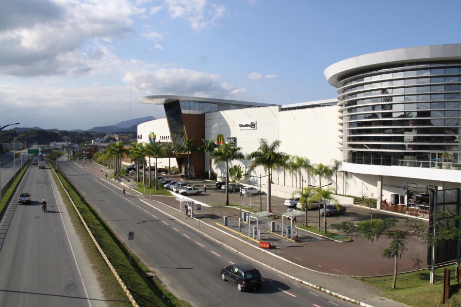 Corrida altera trânsito próximo ao Shopping Park Europeu