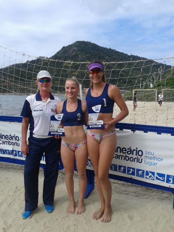 Vôlei de praia volta com duas pratas do Campeonato Catarinense