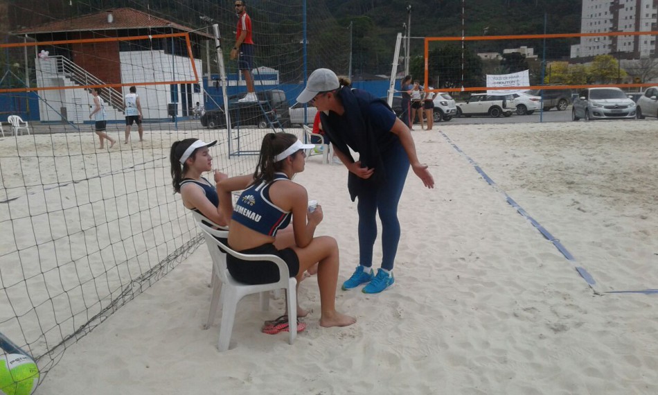 Vôlei de praia feminino disputará segunda etapa do Catarinense Sub-17