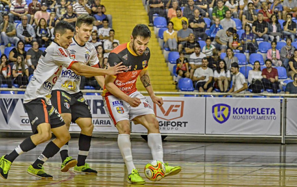 Blumenau Futsal vence Joinville e assume a liderança da Copa SC
