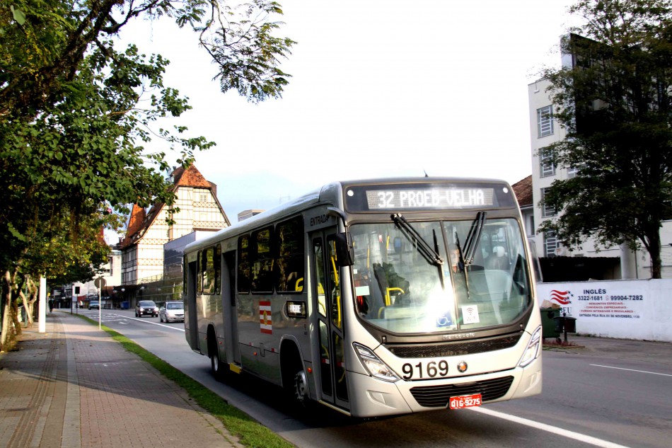 Ônibus terão horários extras na madrugada durante a Oktoberfest 