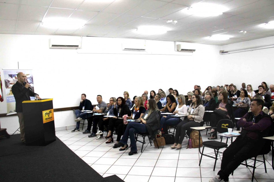 Oficina de alinhamento do plano sobre drogas reúne 110 servidores