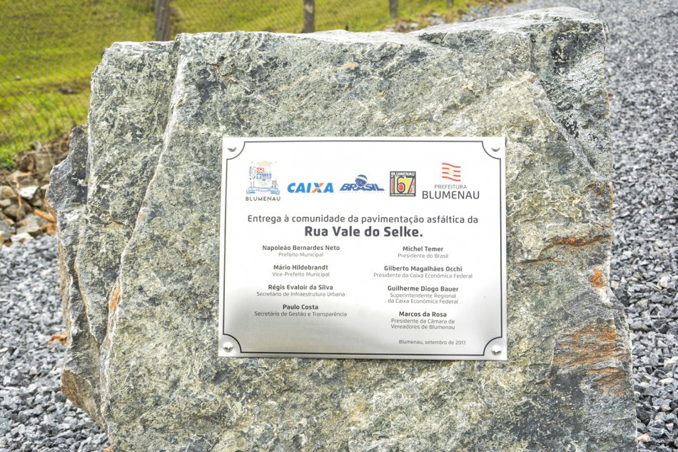 Rua Vale do Selke recebe 2,4 km de pavimentação asfáltica