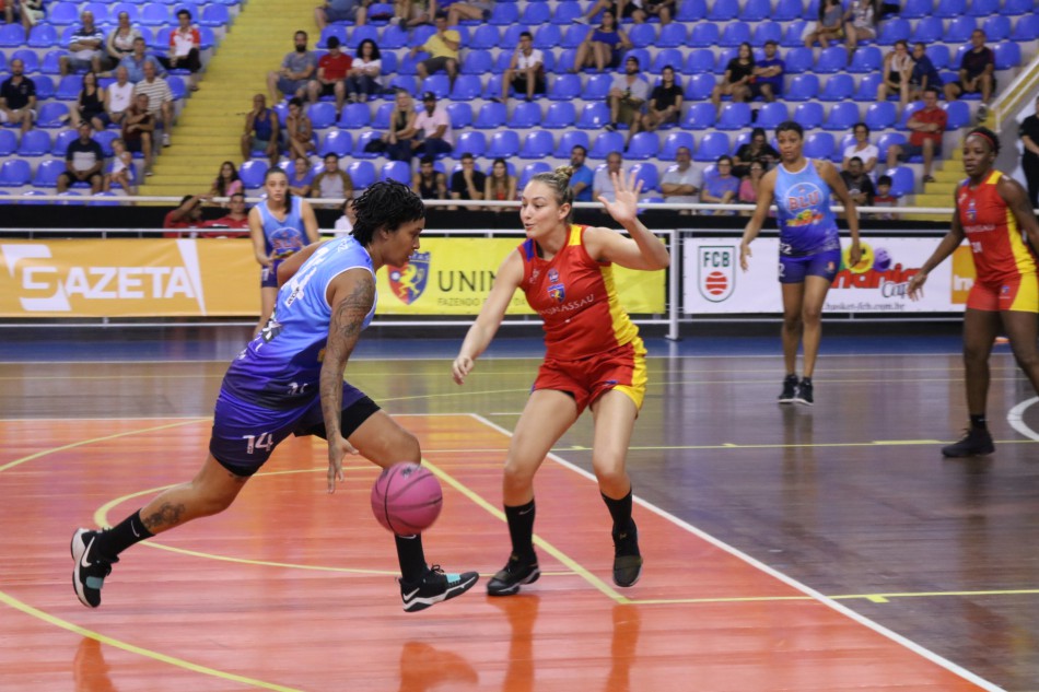 Basquete feminino recebe lanterna em jogo da Liga Nacional