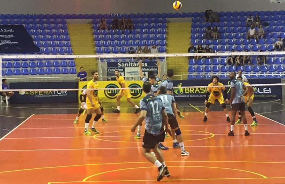 Vôlei masculino estreia com vitória na Superliga B
