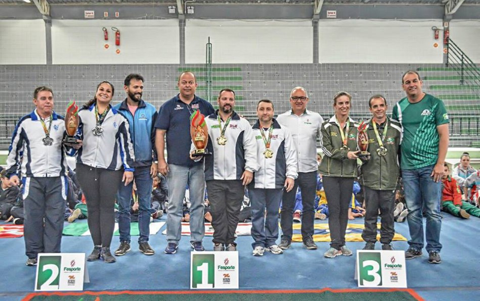 Mulheres de Blumenau conquistam títulos na ginástica e no basquete