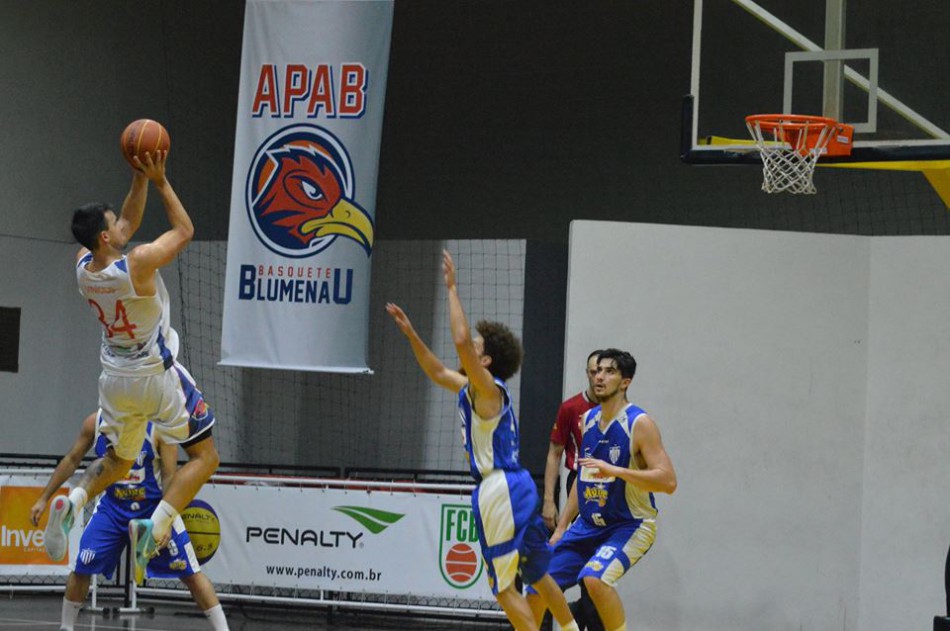 Basquete masculino começa a decidir vaga para a final do Catarinense