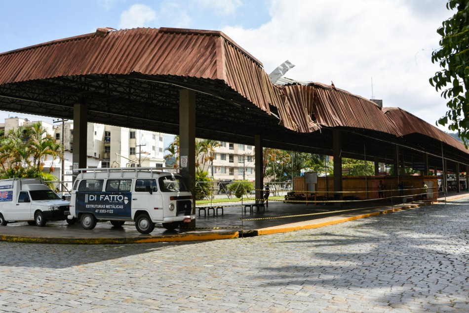 Começam os trabalhos para o conserto do telhado do Terminal Fonte