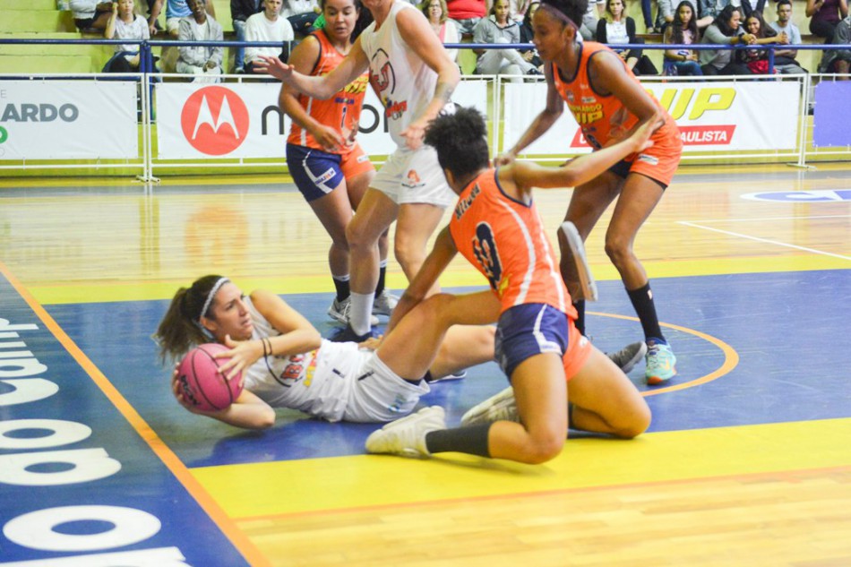 Blumenau faz dois jogos fora de casa pela Liga de Basquete Feminino