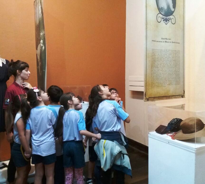 Escola Adventista leva crianças ao Museu da Família Colonial
