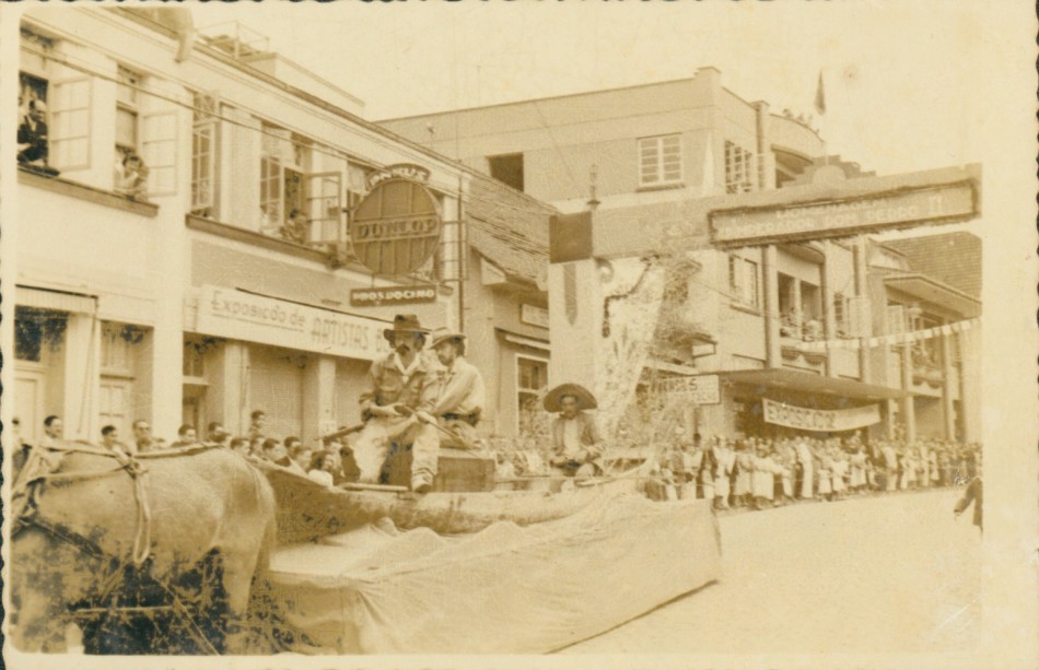 Memória Digital: Desfile de 2 de setembro de 1950