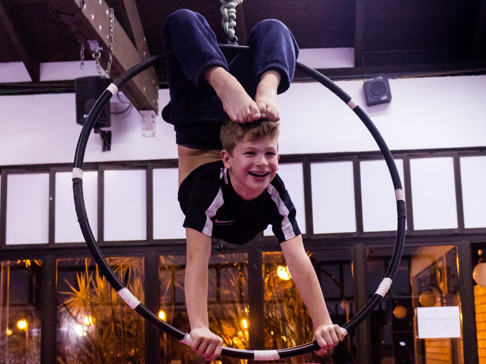 Circo Escola apresenta espetáculo gratuito para a comunidade