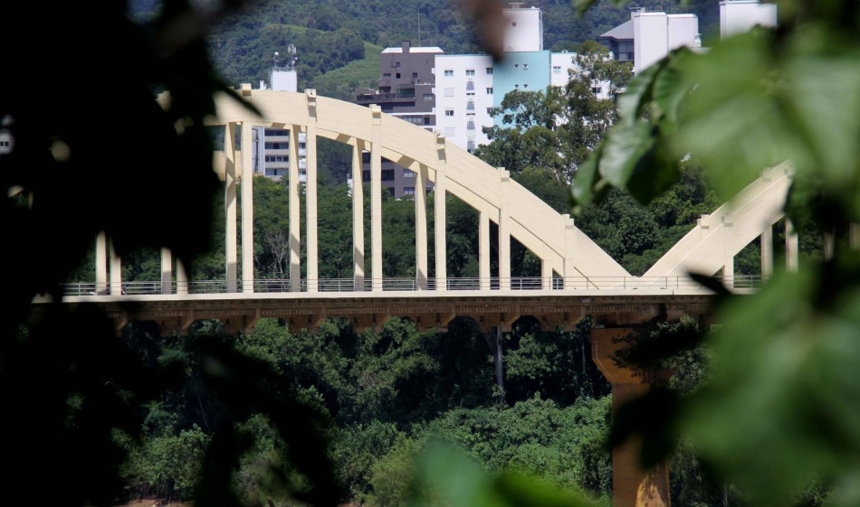 Fechamento da Ponte dos Arcos para pintura é adiado