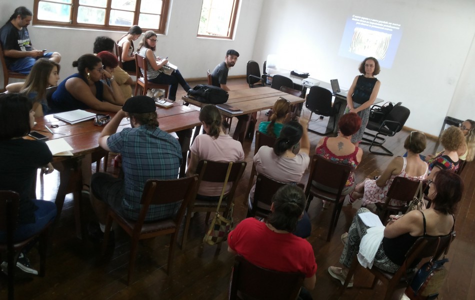 Oficina gratuita ensina técnicas de preservação de acervos