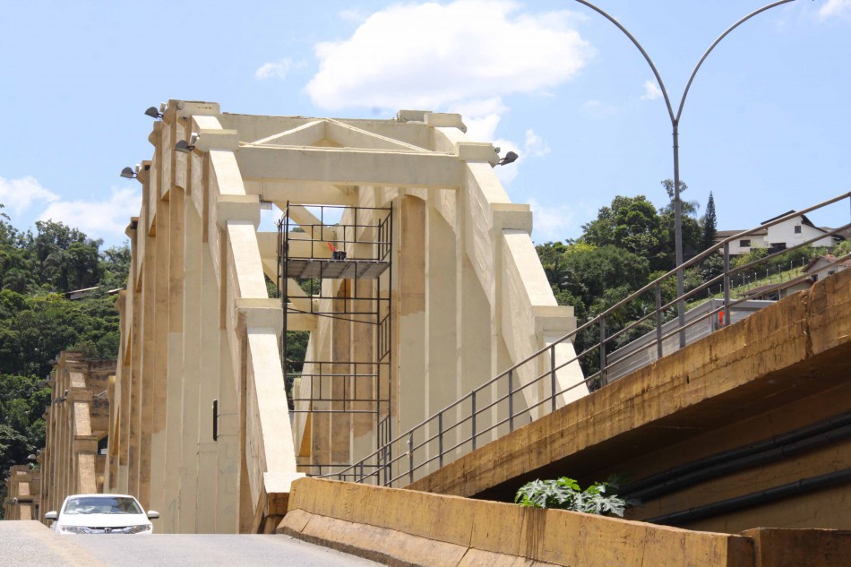 Voluntários fazem mutirão para pintura da Ponte dos Arcos neste sábado