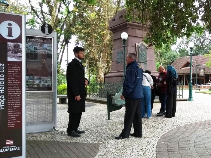 Praça terá personagens históricos durante Festival da Cerveja