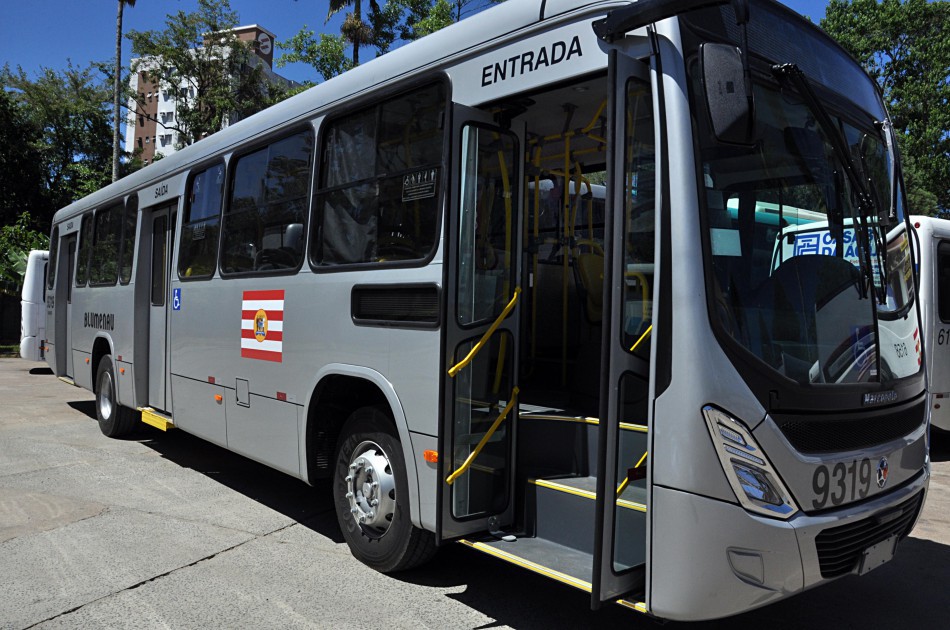 Linhas de ônibus circulam parcialmente devido a problemas de acesso 