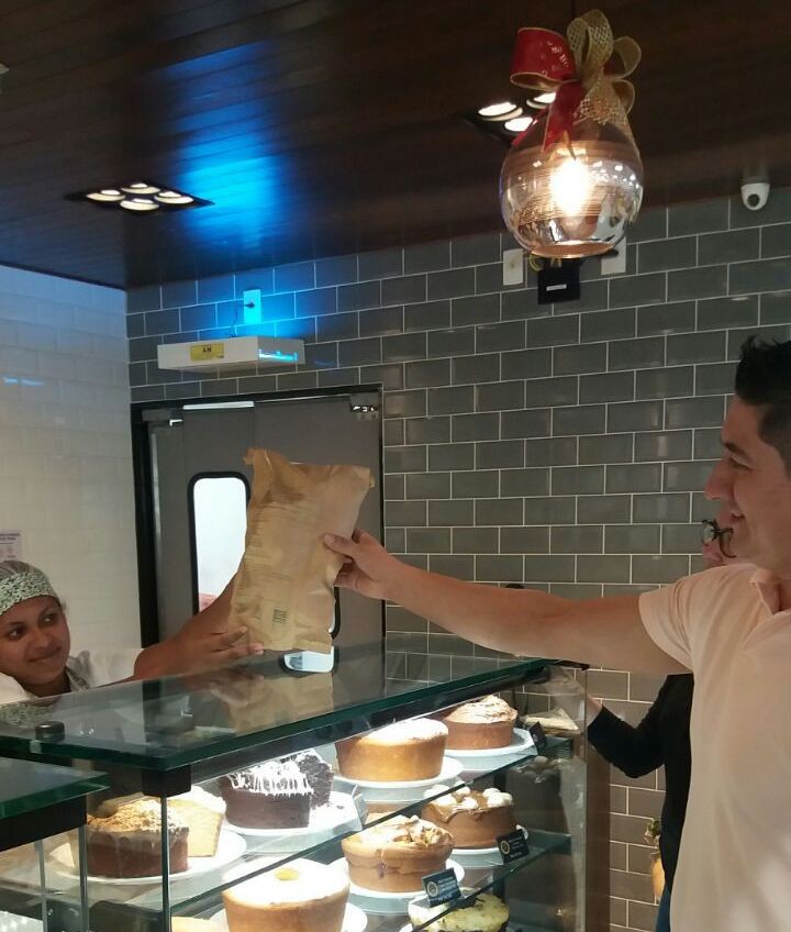 Pão & Poesia supera marca de 400 mil embalagens em supermercados