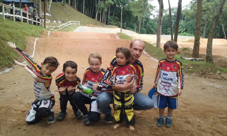 Ciclismo de Blumenau conquista medalhas no bicicross e no mountain bike