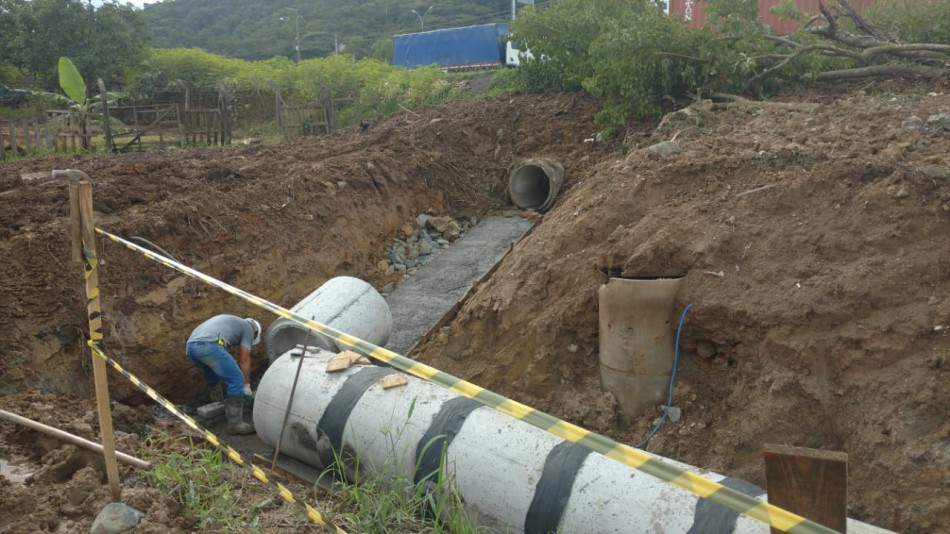Obras de pavimentação da Rua Arnold Hemmer são retomadas