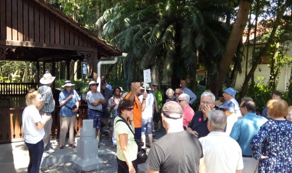 Norte-americanos visitam Museu da Família Colonial