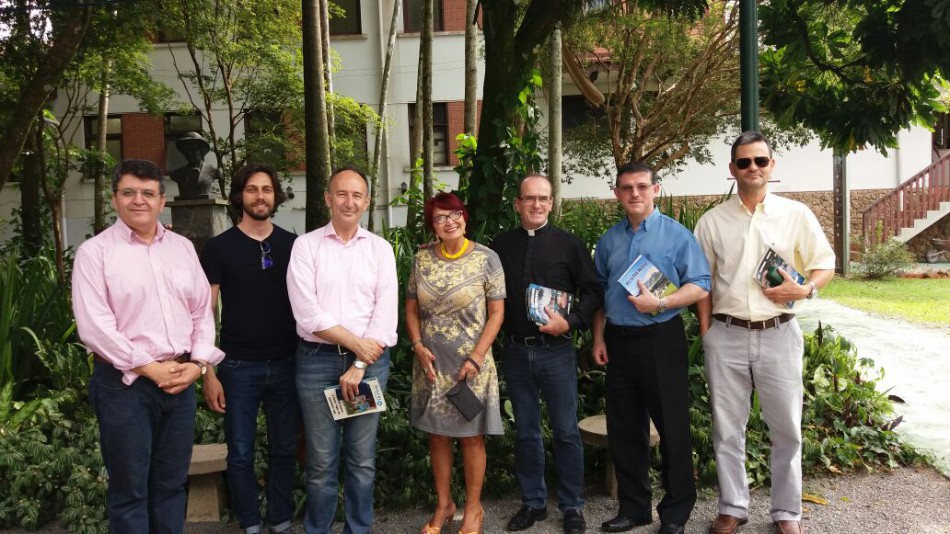Professores universitários de Roma visitam a Fundação Cultural