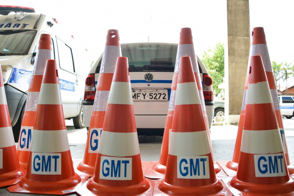 Fiscalização com radares já conta com cones identificados da GMT