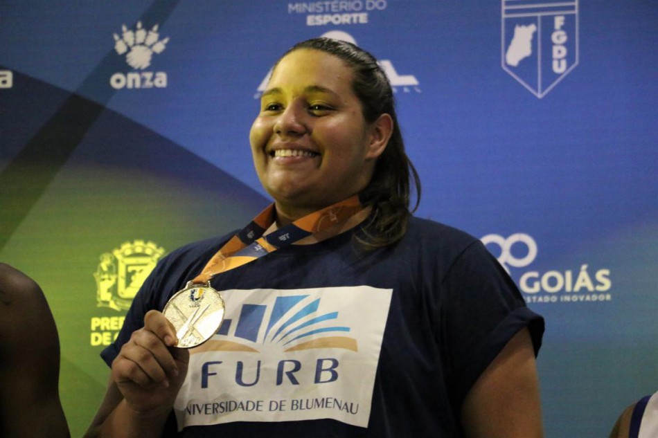 Atletismo de Blumenau participa de competição em Itajaí