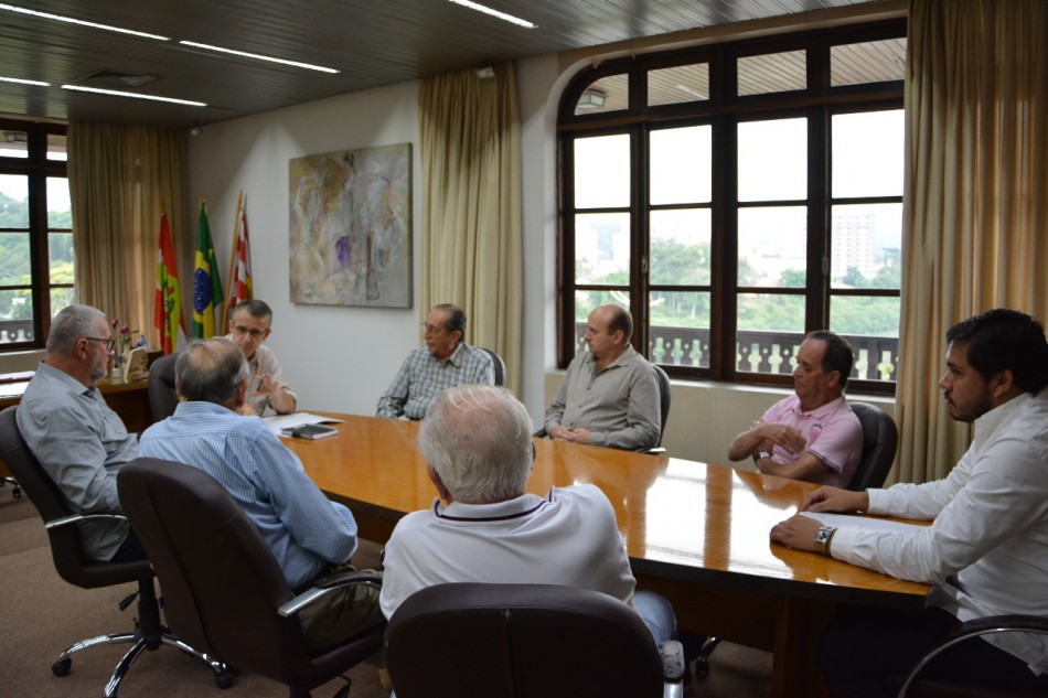 Ex-intendentes da Vila Itoupava se reúnem com o prefeito