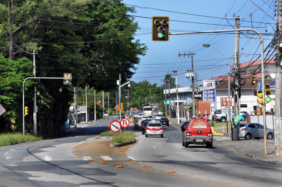 Obras na Rua Bahia deixam trânsito reduzido de quatro para duas pistas