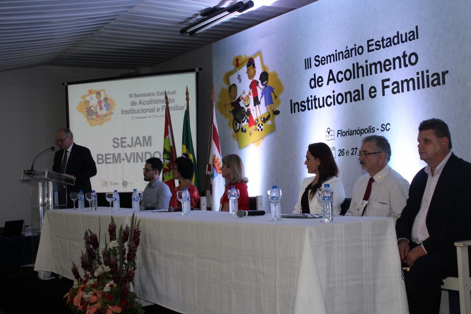 Prefeitura apresenta experiências de acolhimento durante seminário