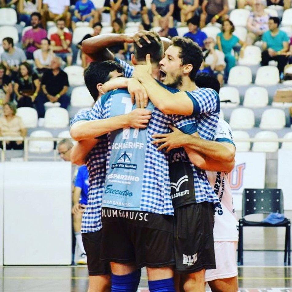 Vôlei masculino vence a primeira partida da semifinal da Superliga B