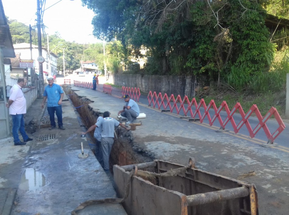 Trecho na Rua 25 julho permanece com trânsito em meia pista até quinta-feira, dia 12