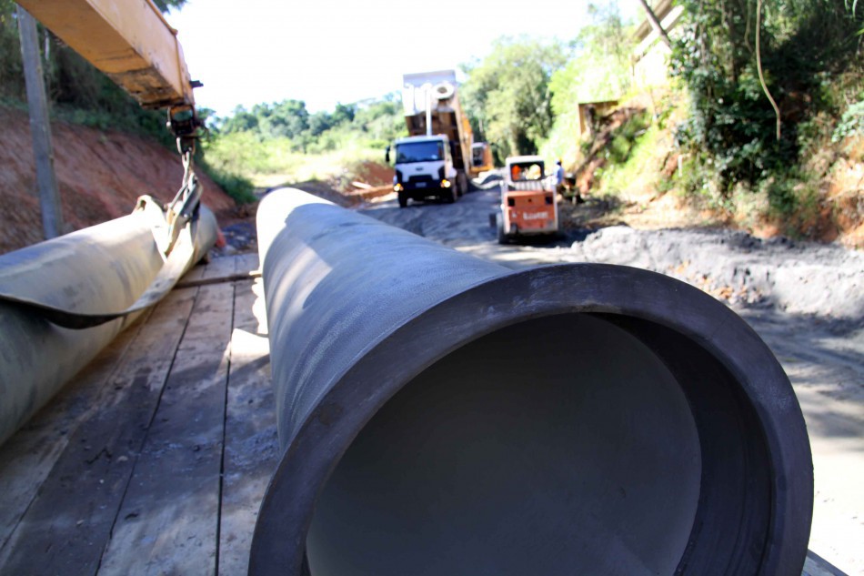 Rua Gustavo Henschel recebe nova adutora e expansão da rede de água